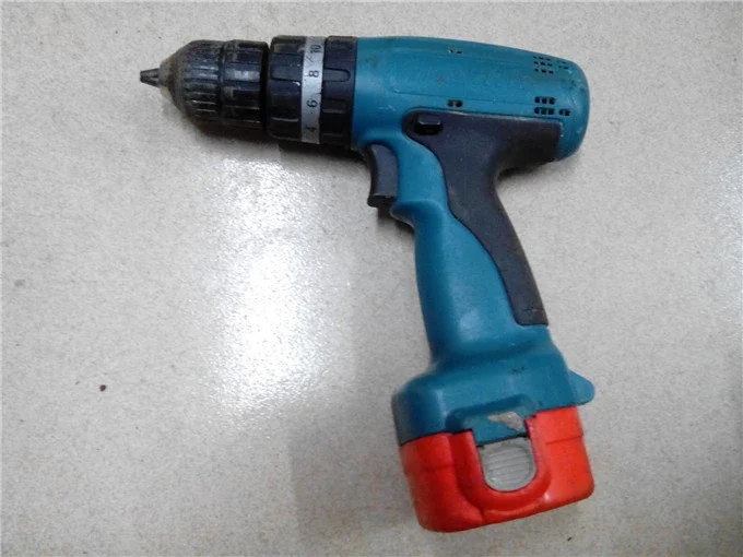 Makita 8270D Akülü Delme Vidalama