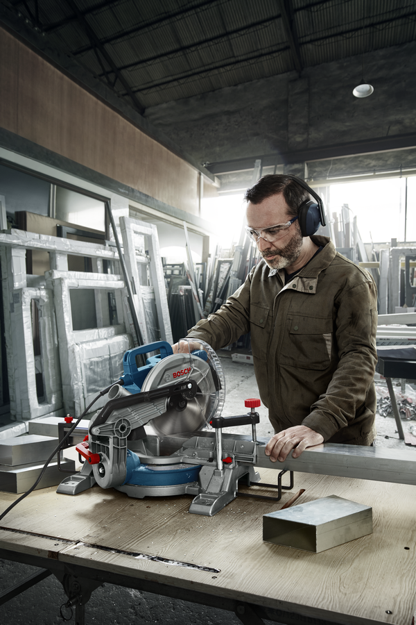 Bosch GCM 216 Gönye Kesme Makinesi
